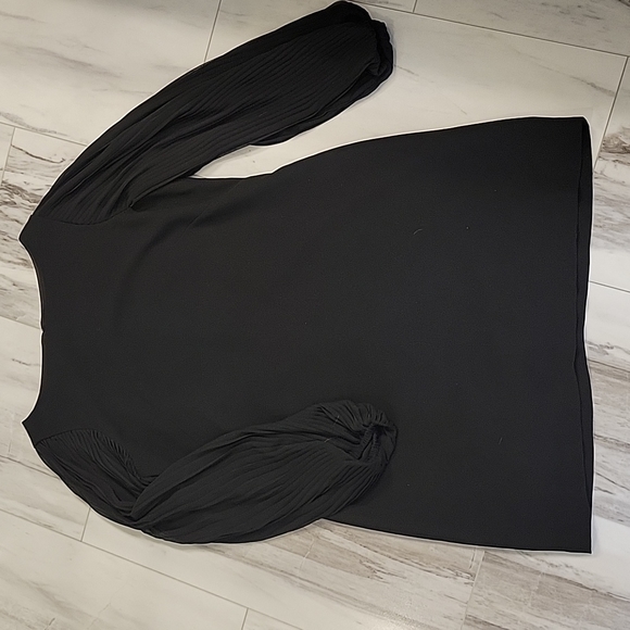 White House | Black Market Dress 🖤 - Picture 4 of 9